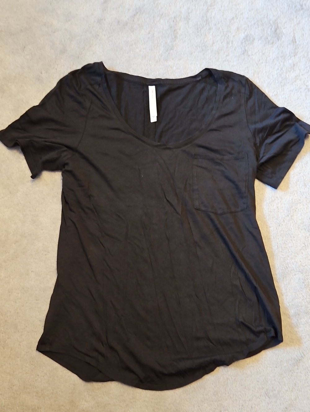 Babaton Black V-Neck Pocket Short Sleeve Tee